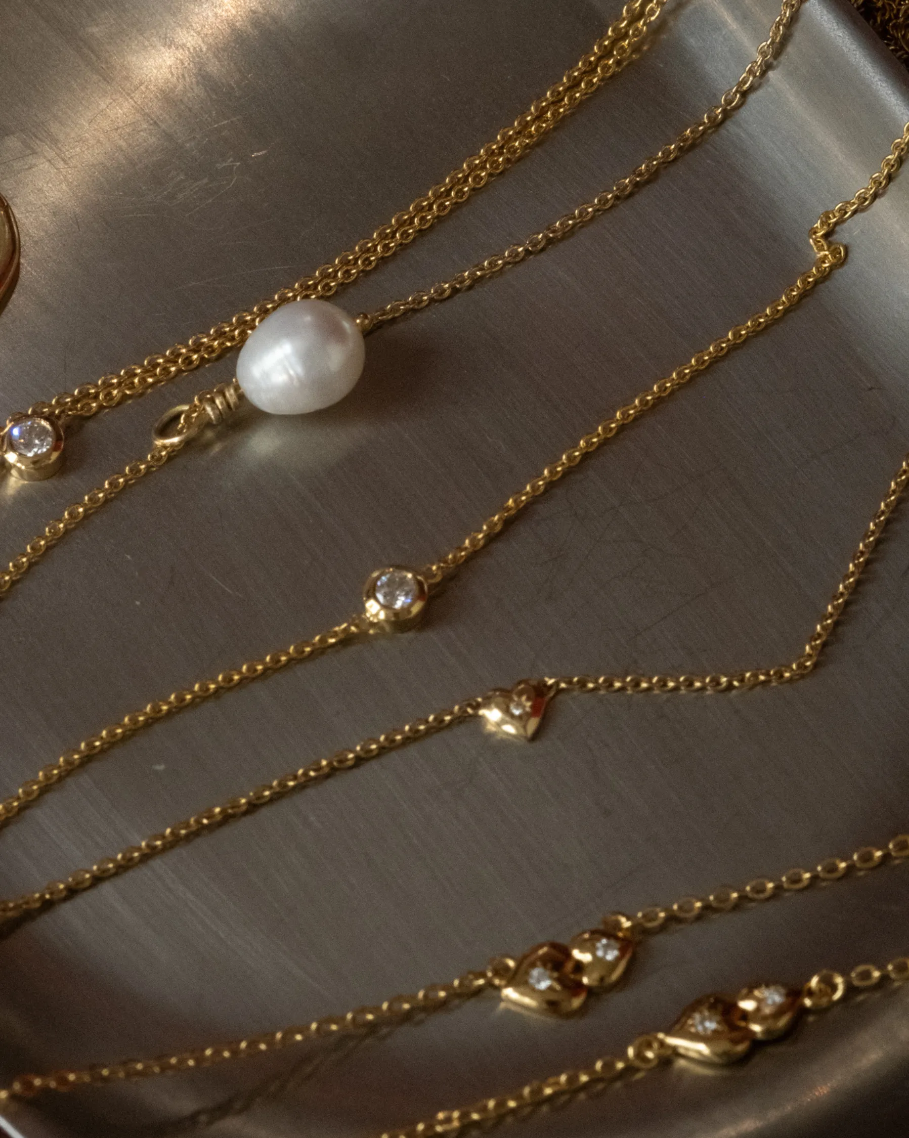 Aarre Bezel Diamond Solid Gold Bracelet