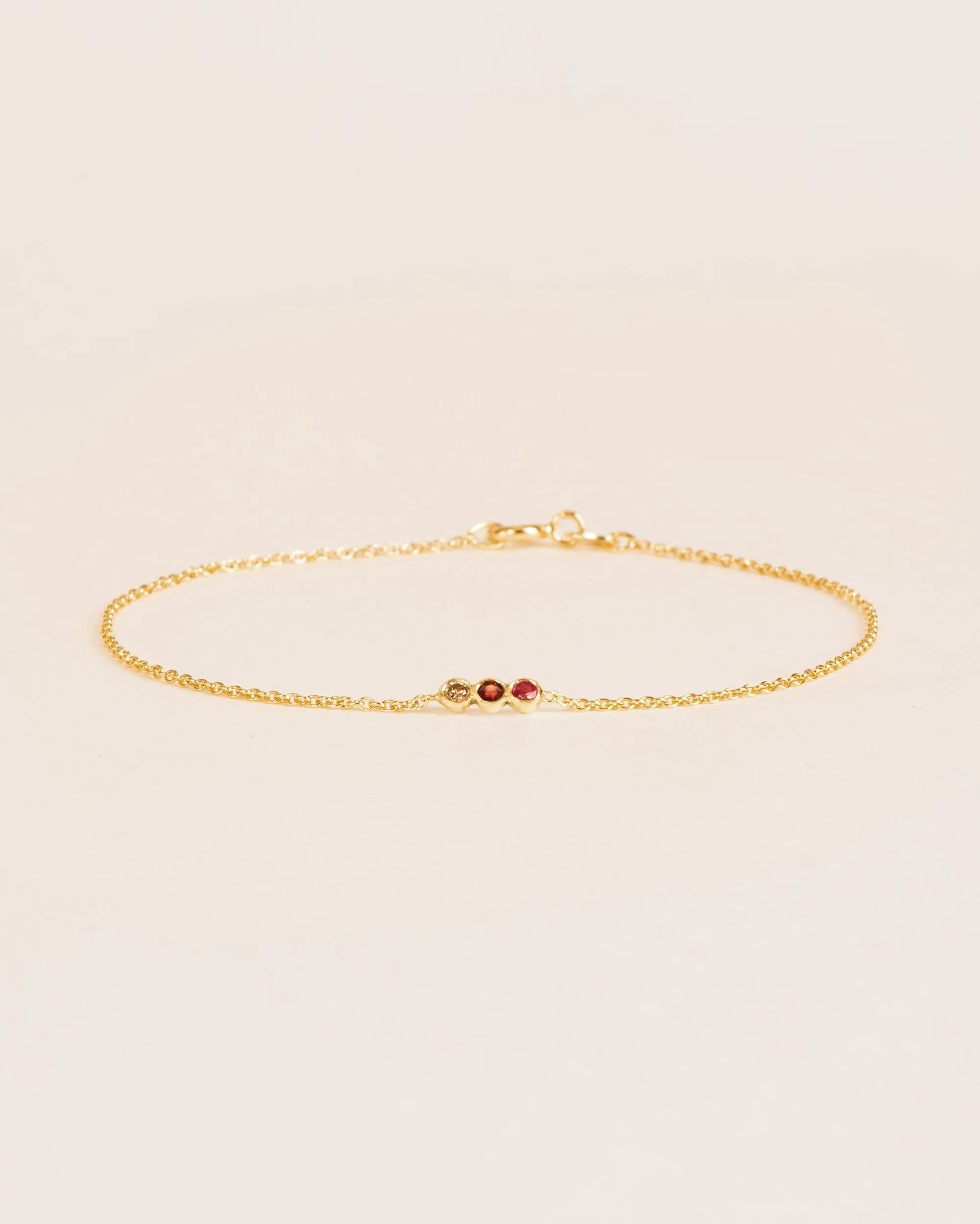Bracelet with cream diamond, ruby and garnet in 18 ct. gold
