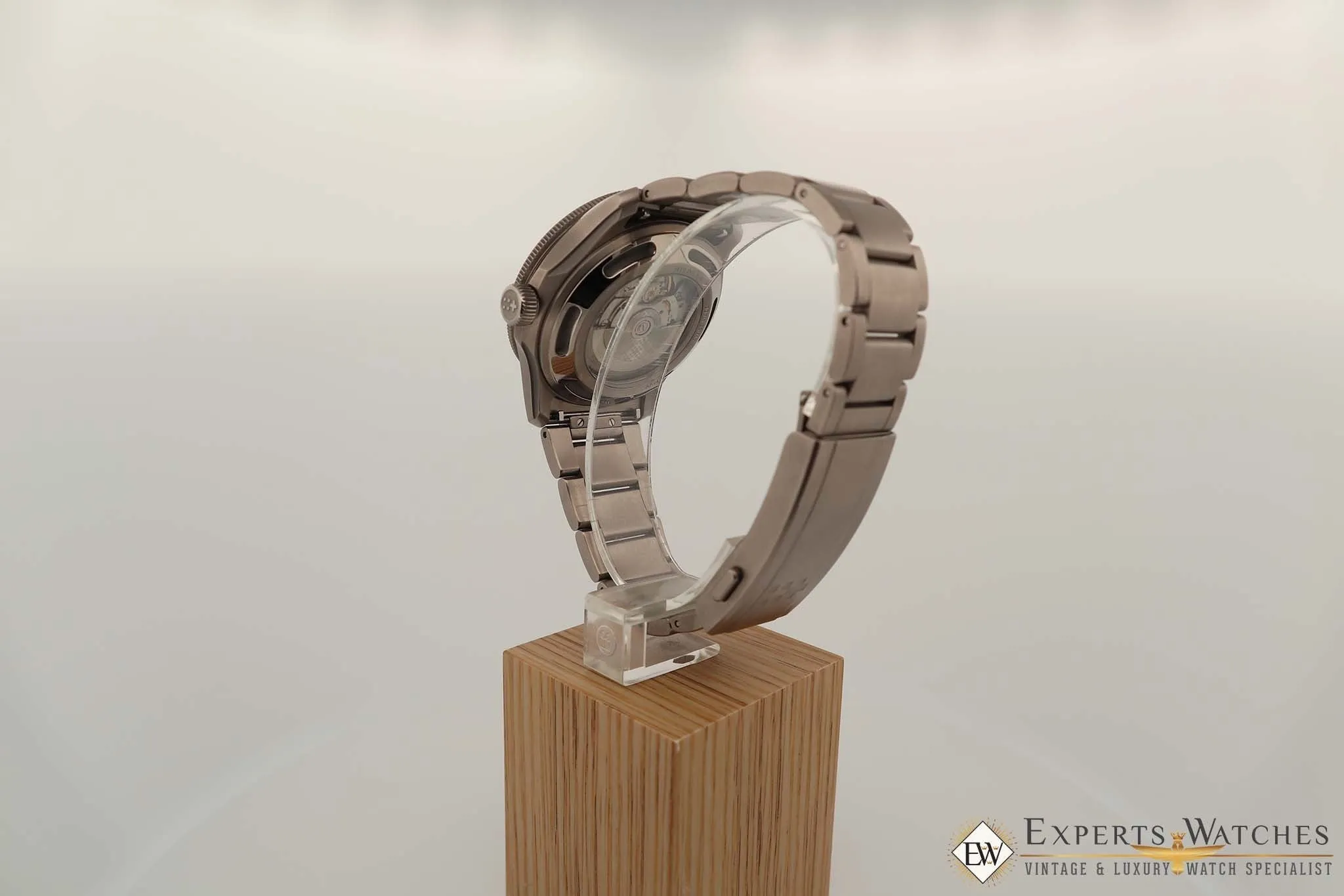 Christopher Ward C60 Elite Pro 1000 Diver 42mm Titanium on Bracelet Diving Watch