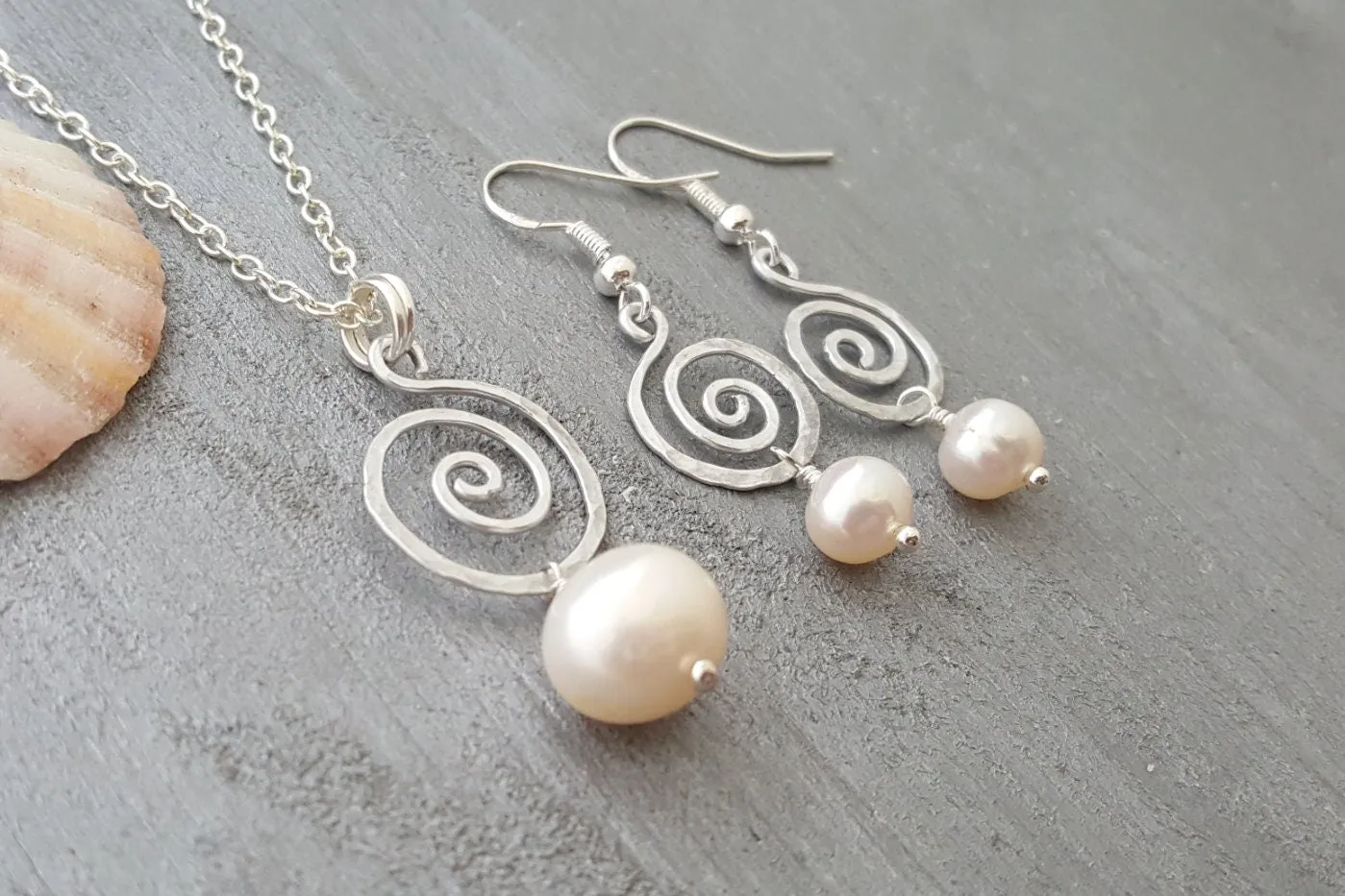 Hawaiian Jewelry Set For Women, Hammered Wire Natural Pearl Necklace Pearl Earrings Set Beachy Pearl Jewelry Birthday Gift (June Birthstone)
