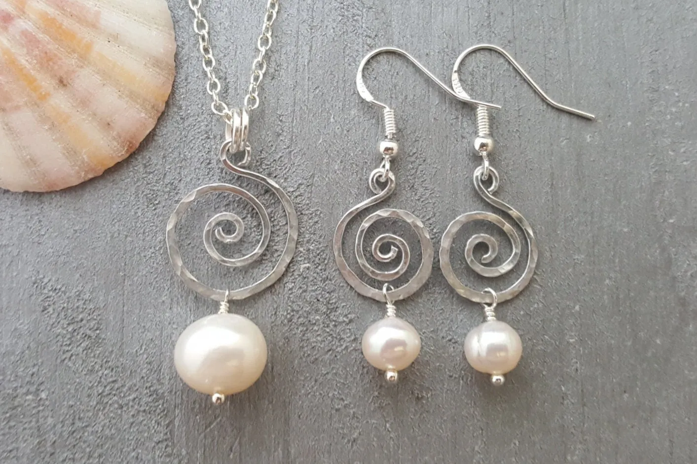 Hawaiian Jewelry Set For Women, Hammered Wire Natural Pearl Necklace Pearl Earrings Set Beachy Pearl Jewelry Birthday Gift (June Birthstone)