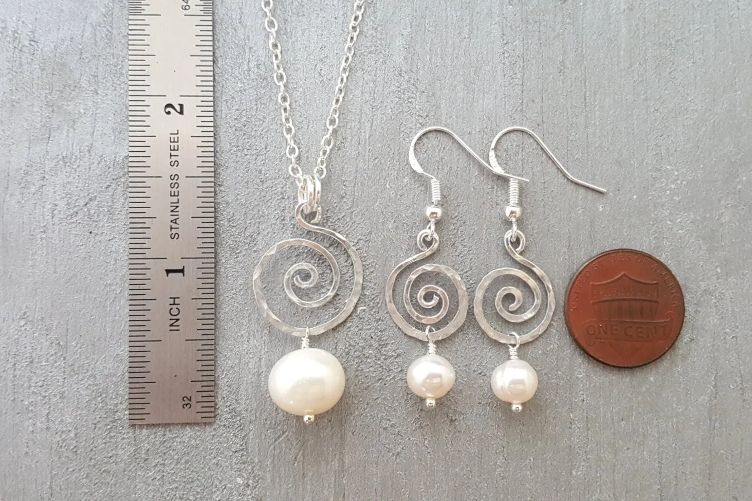 Hawaiian Jewelry Set For Women, Hammered Wire Natural Pearl Necklace Pearl Earrings Set Beachy Pearl Jewelry Birthday Gift (June Birthstone)