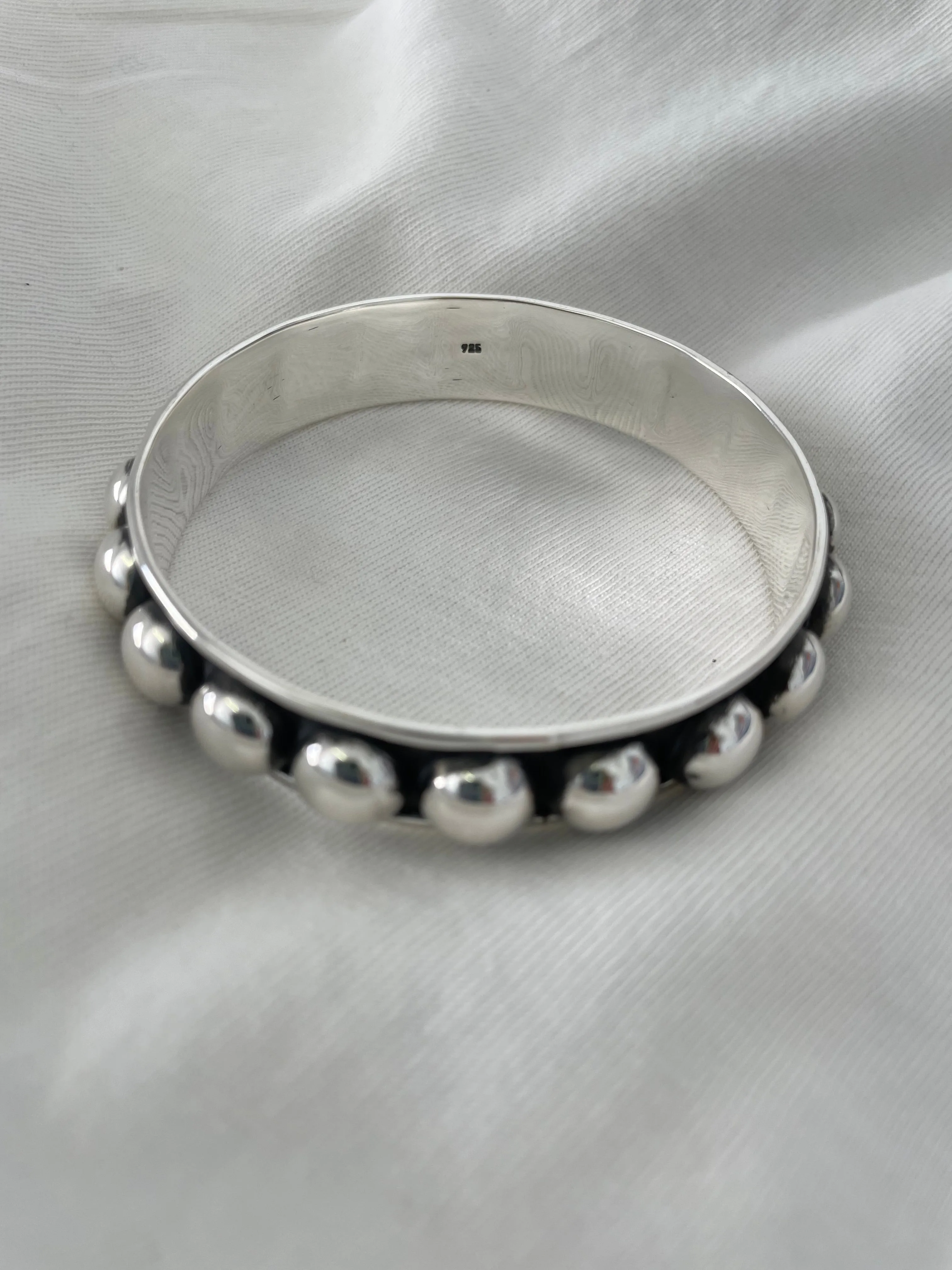 Hola Bella Bangle