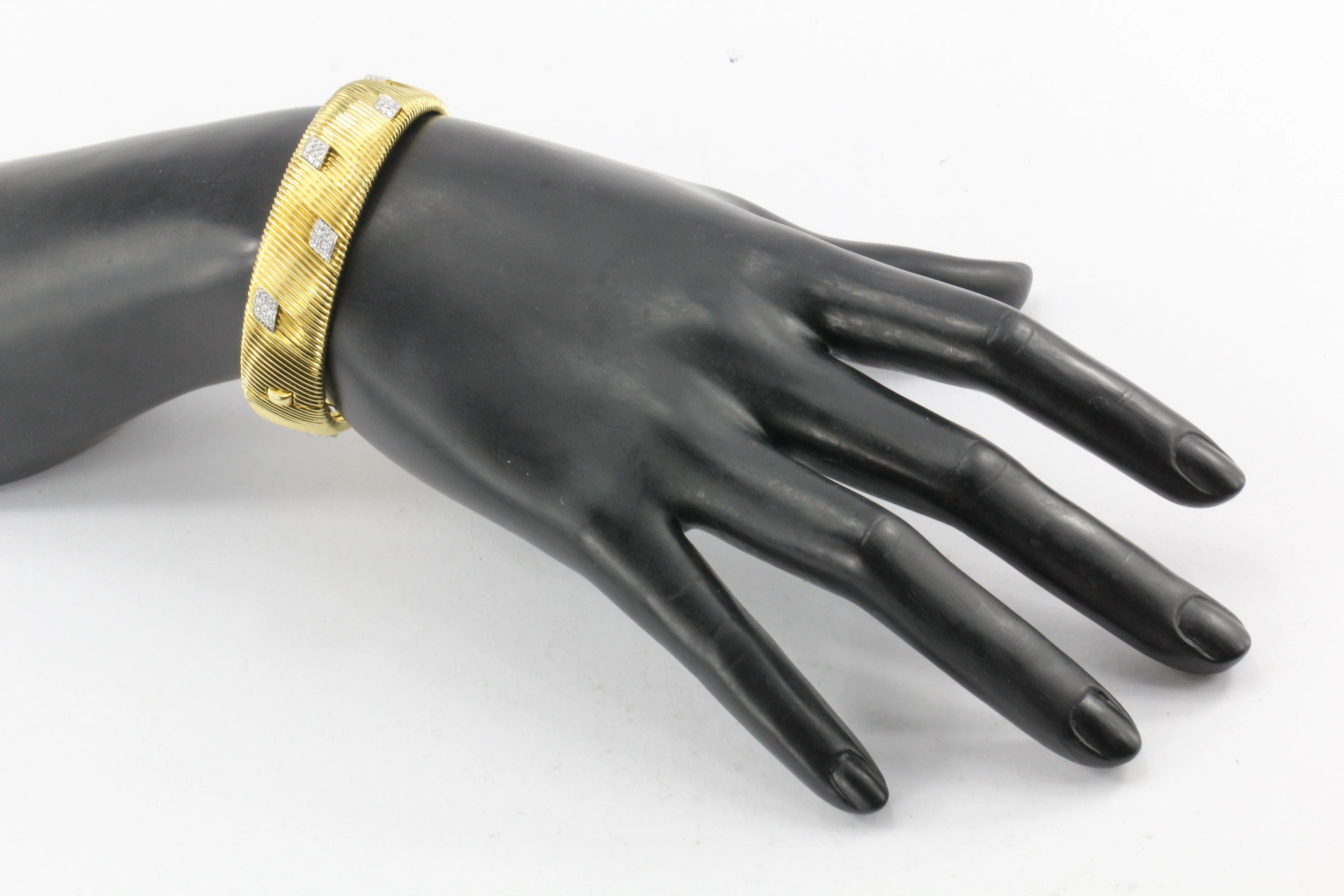 Roberto Coin Appassionata 18K Gold Diamond Bangle Bracelet