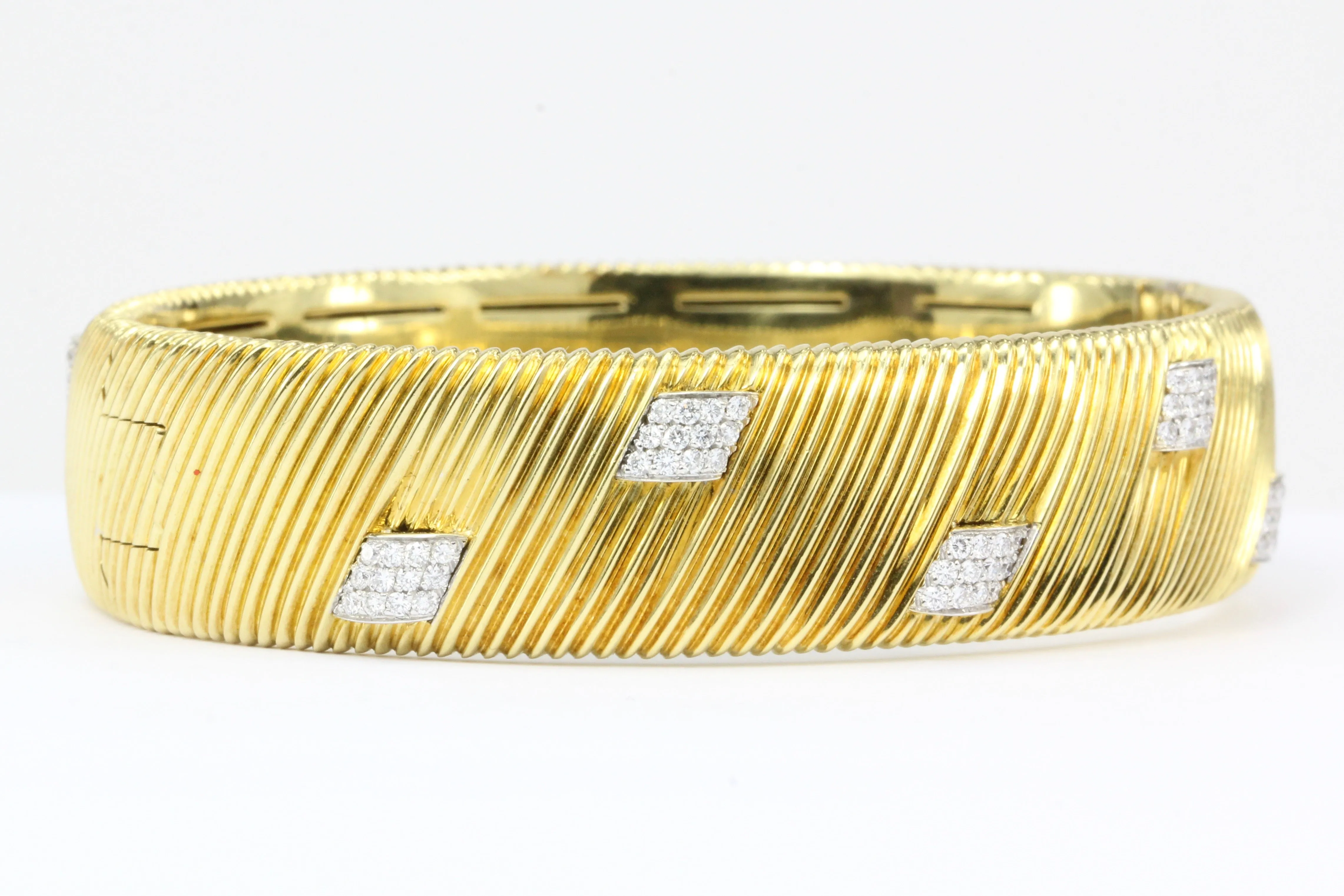 Roberto Coin Appassionata 18K Gold Diamond Bangle Bracelet