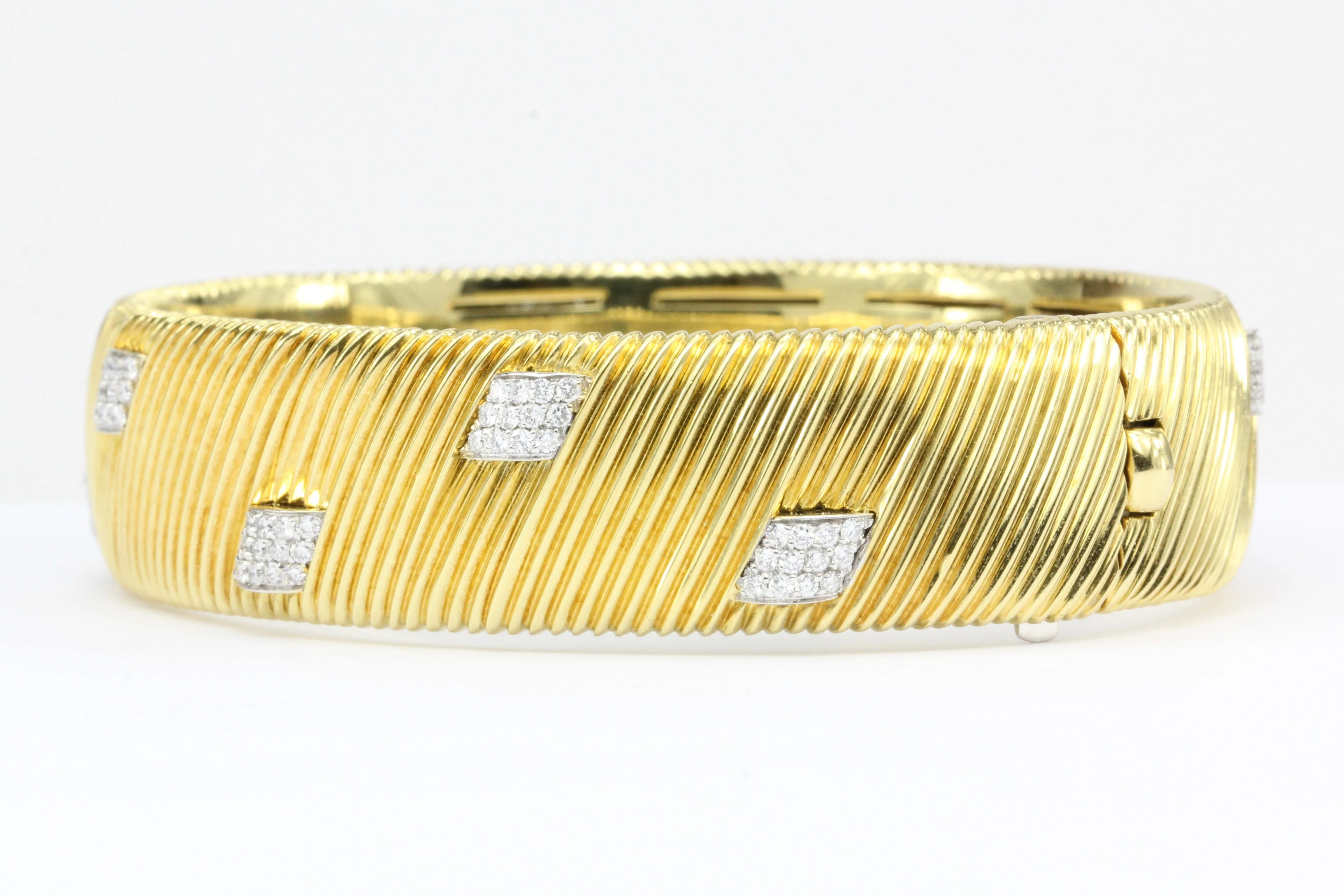 Roberto Coin Appassionata 18K Gold Diamond Bangle Bracelet