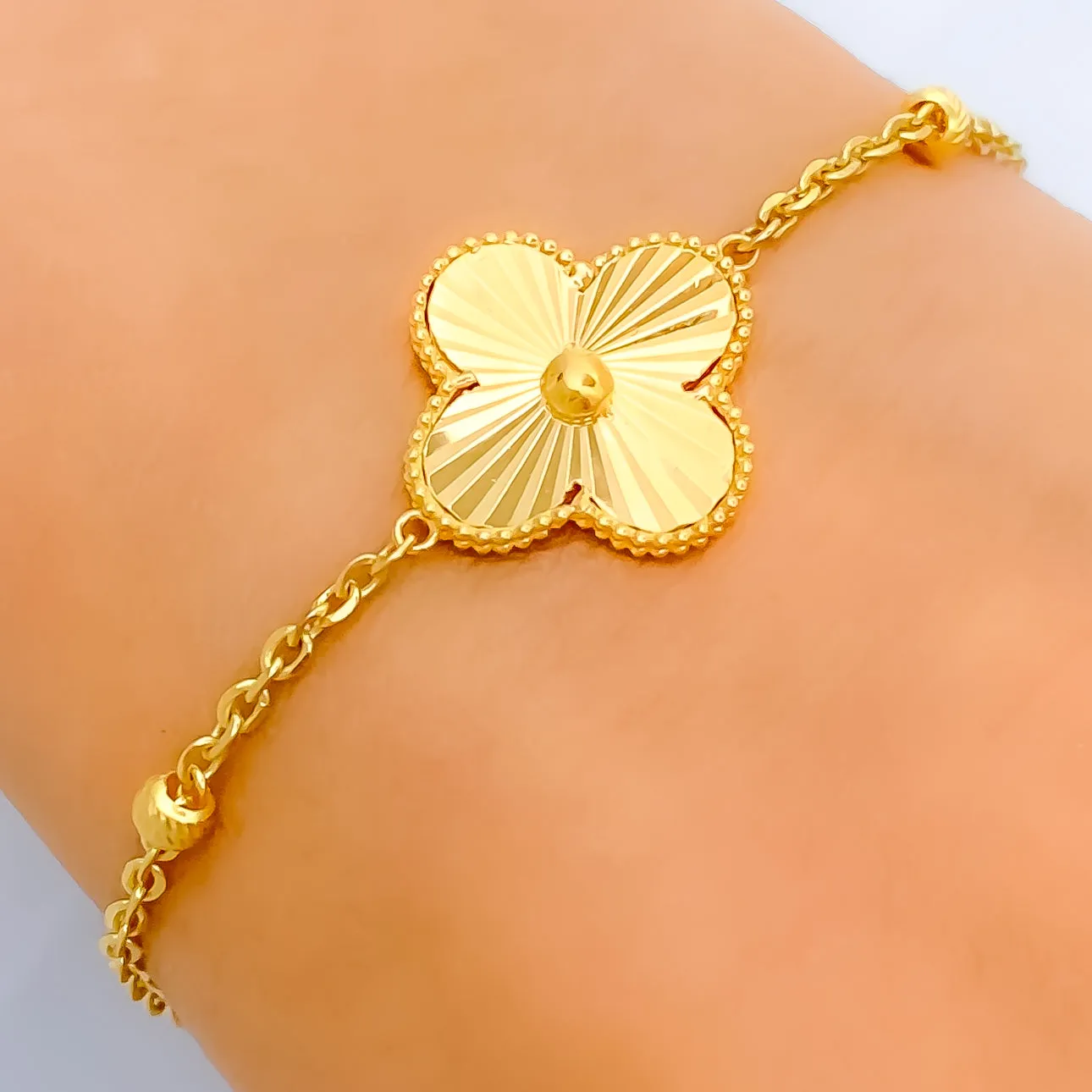 Shiny Sleek 21k Gold Clover Leaf Bracelet