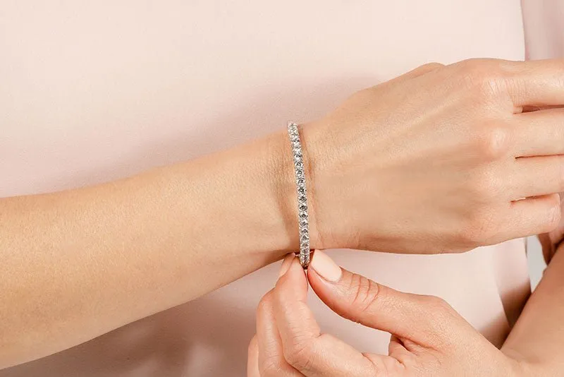 Soft Twist Four Prong Lab-Grown Diamond Bangle with 1.74 ct.(finished) 2.5mm