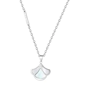 Tulip / Necklace Pearl Silver