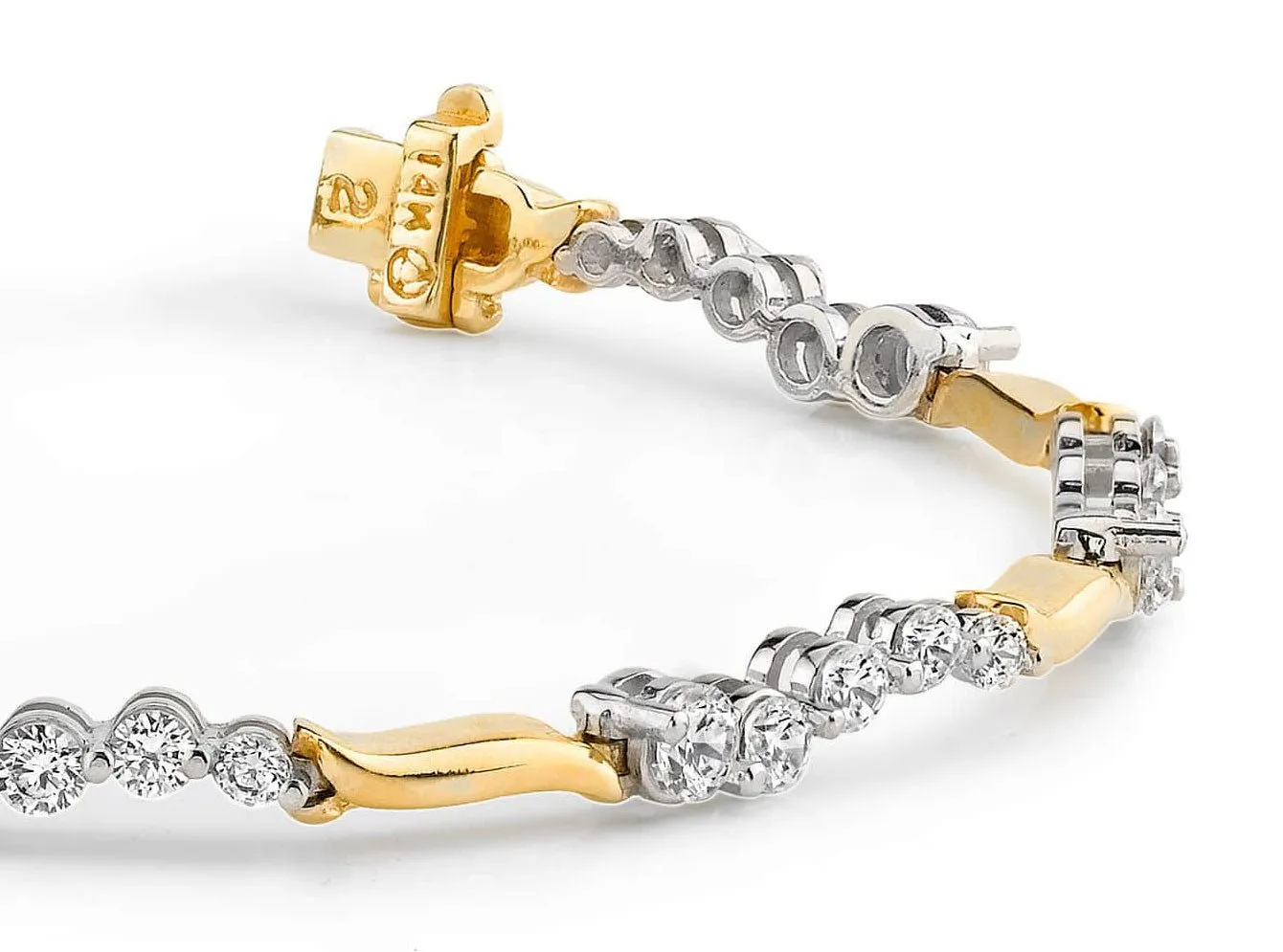 Wavy Journey Diamond Bracelet with 2.06 ct.(finished)