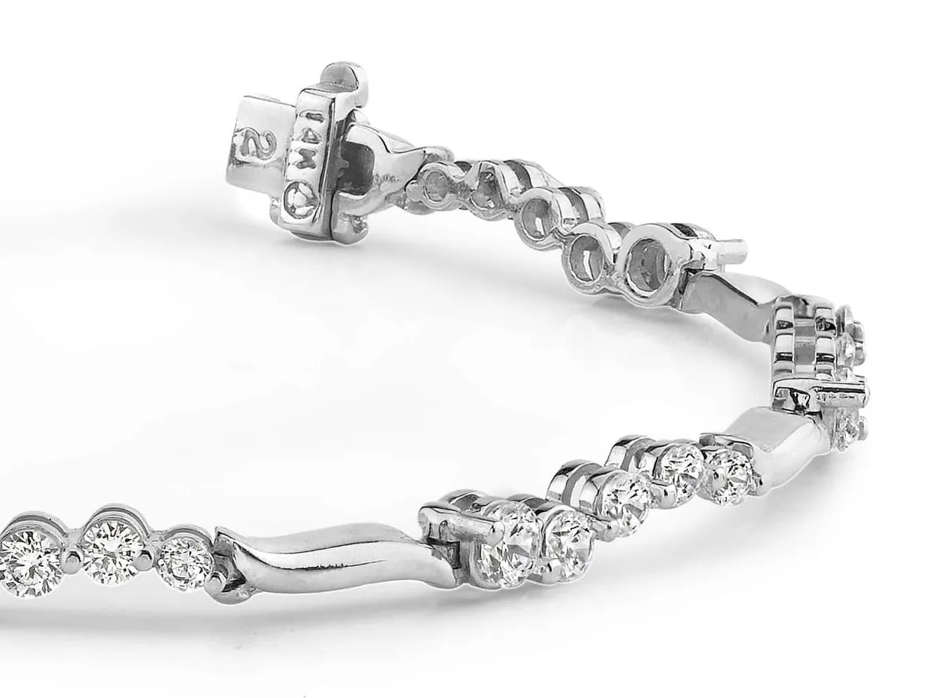 Wavy Journey Diamond Bracelet with 2.06 ct.(finished)