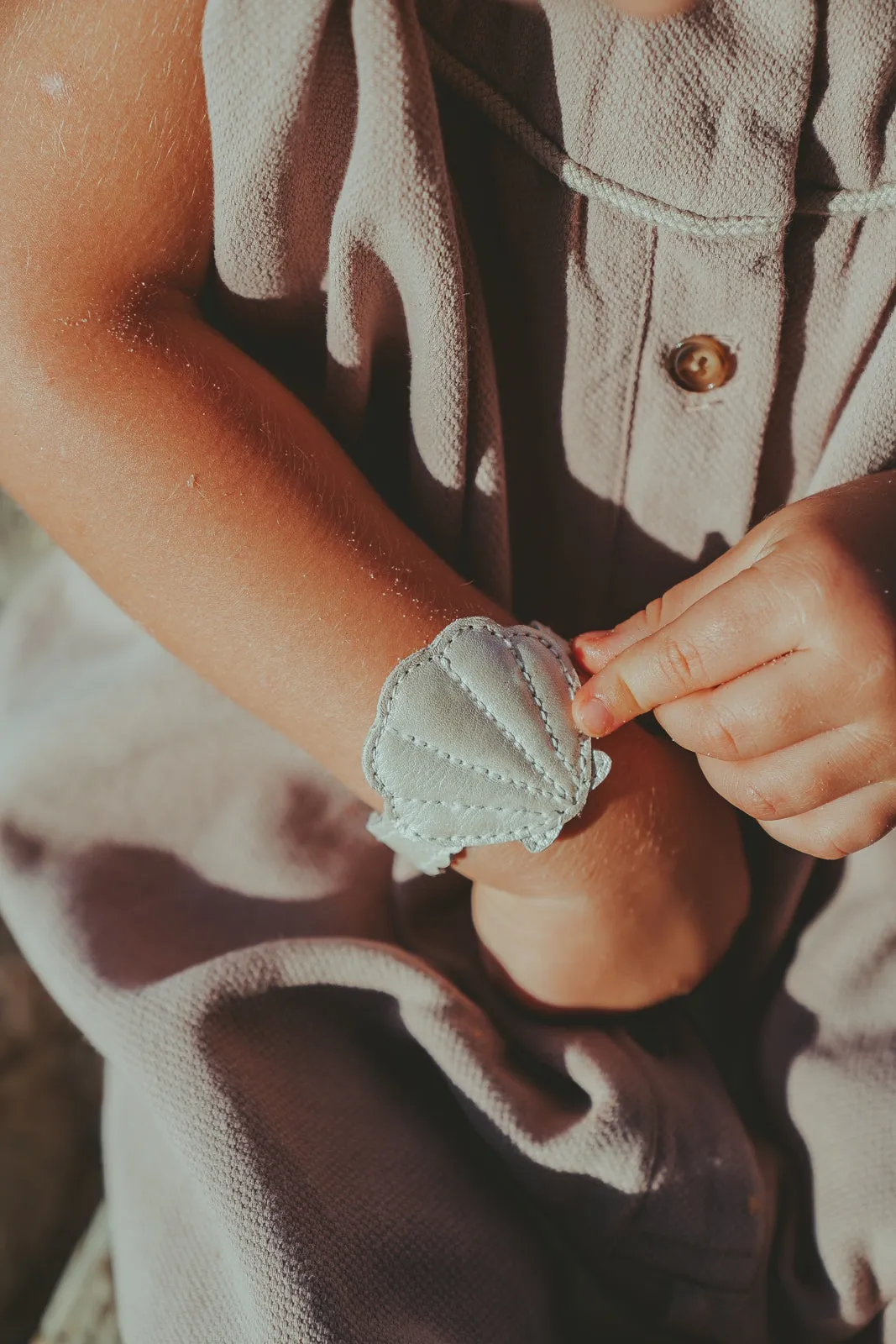 Zaza Bracelet | Scallop | Off White Metallic Leather